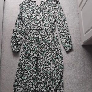 Chic Long Sleeve Floral Dress in Black and Green